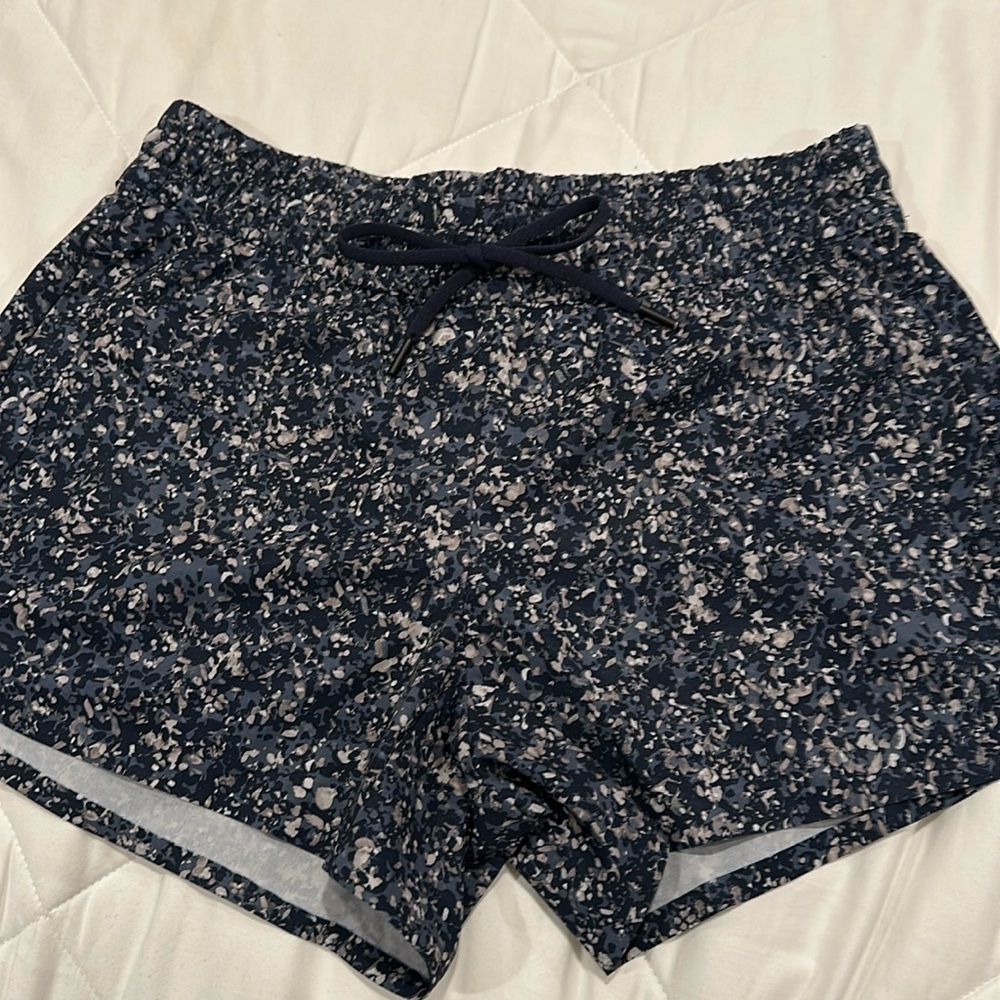 Athleta drawstring patterned shorts